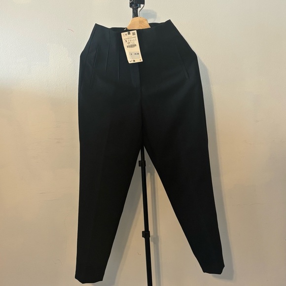 Zara Pants - ZARA Black Crepe Tapered Pleated Pants Size S – Tailored Office Chic